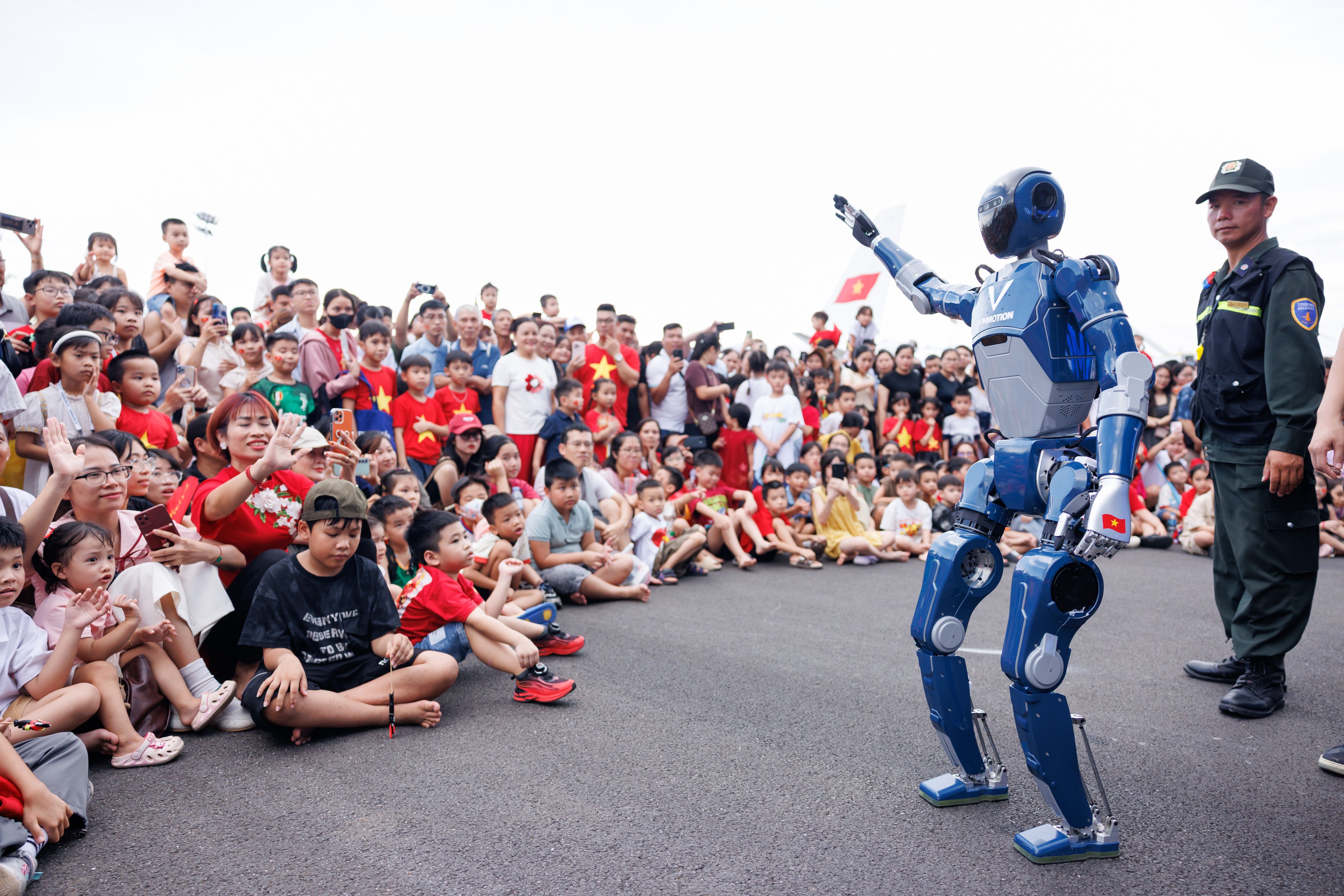 250828_VFVN_VEC_A80_Hoạt động chung_SKAA0944.jpg